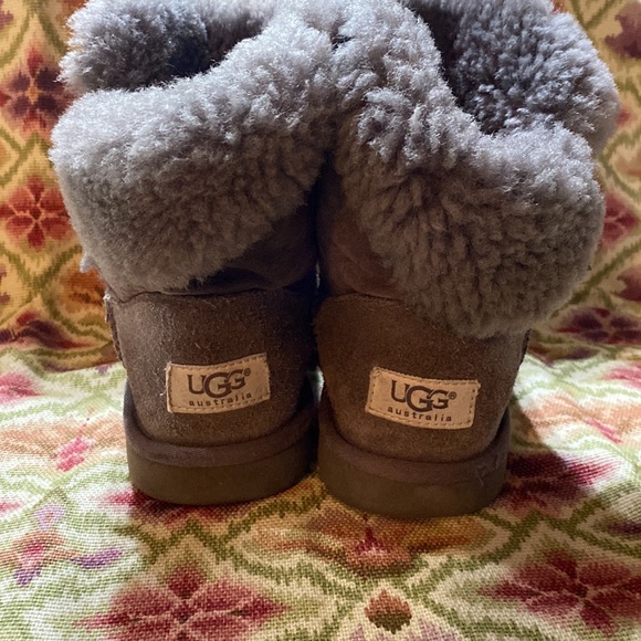 UGG Boots Womens 5 grey Bailey Button Suede Sheepskin Pull On gray - Picture 4 of 13
